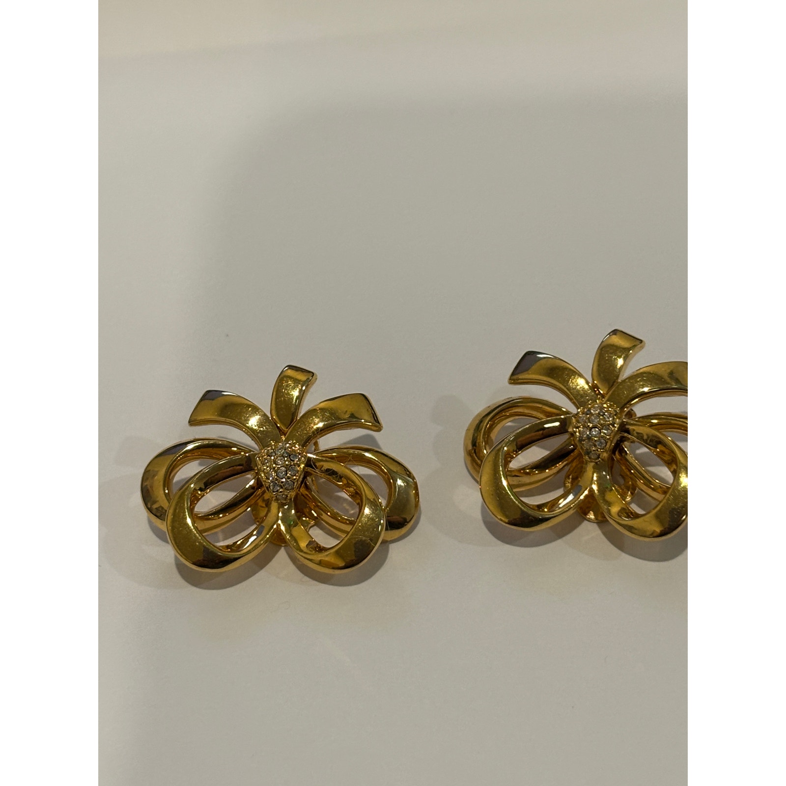 Elizabeth Taylor White Diamonds Wd Rhinestone Bow Clip-On Earrings Gold Tone